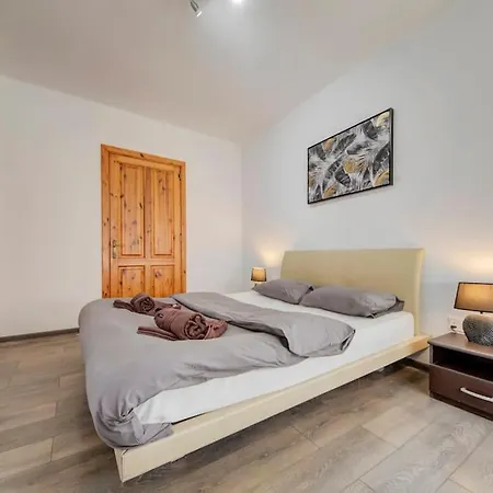 2br Penthouse With Jacuzzi Apartament Gzira