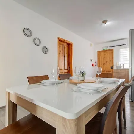 شقة Modern Penthouse Near Seafront *