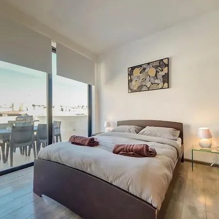 Modern Penthouse Near Seafront *