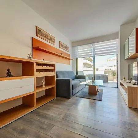 Apartament 2br Penthouse With Jacuzzi Gzira