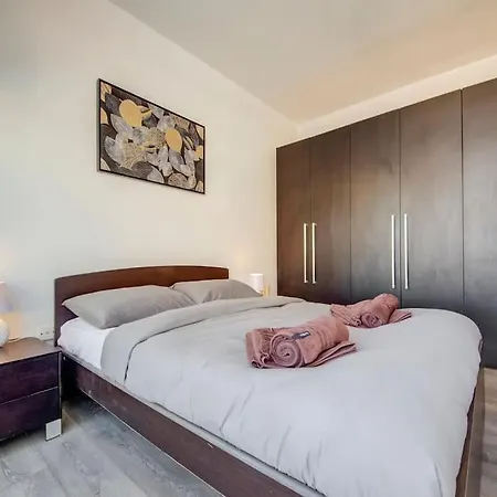 Apartament 2br Penthouse With Jacuzzi Gzira