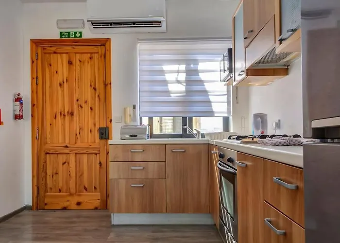 Modern Penthouse Near Seafront Appartement *