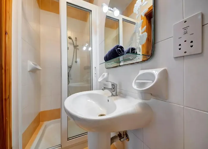 Modern Penthouse Near Seafront Appartement