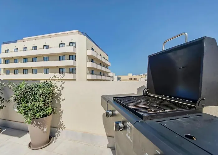 Modern Penthouse Near Seafront Appartement