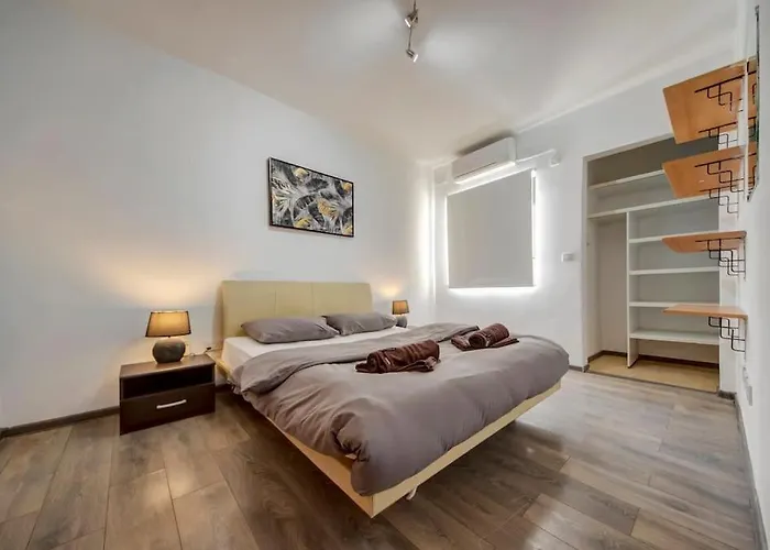 Modern Penthouse Near Seafront Appartement Gzira