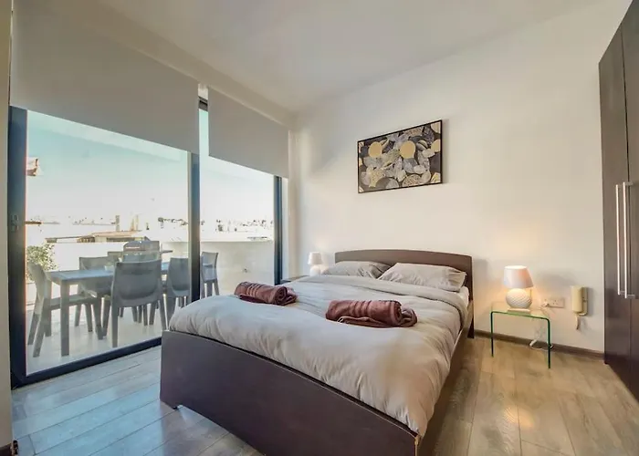 Modern Penthouse Near Seafront *