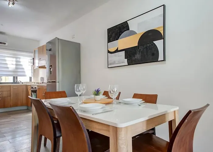 Modern Penthouse Near Seafront Appartement *