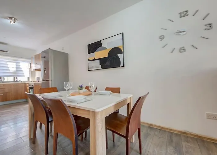 Modern Penthouse Near Seafront *